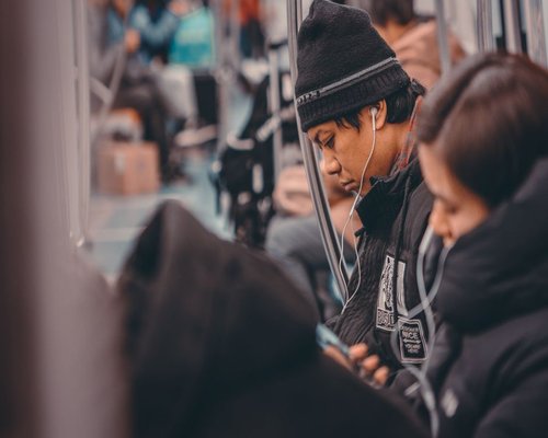 A person listening to a podcast on a crowded Mexico City subway train